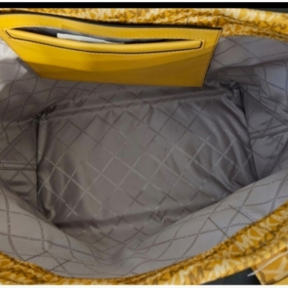 MICHAEL Michael Kors Large Monogram Coated Canvas Animal print Tote Bag - Picture 9 of 11